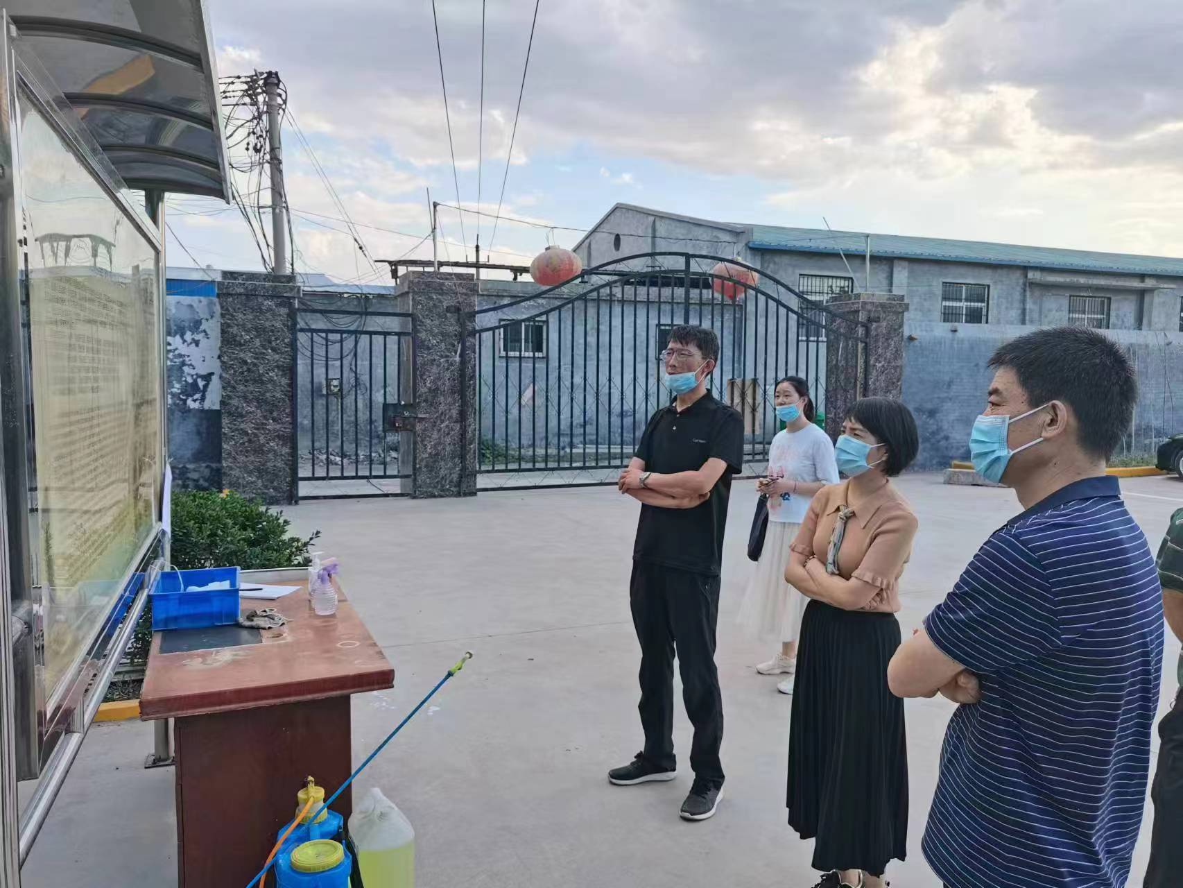 牧野區(qū)副區(qū)長秦丹丹，科工信局張局長蒞臨新航參觀指導工作。